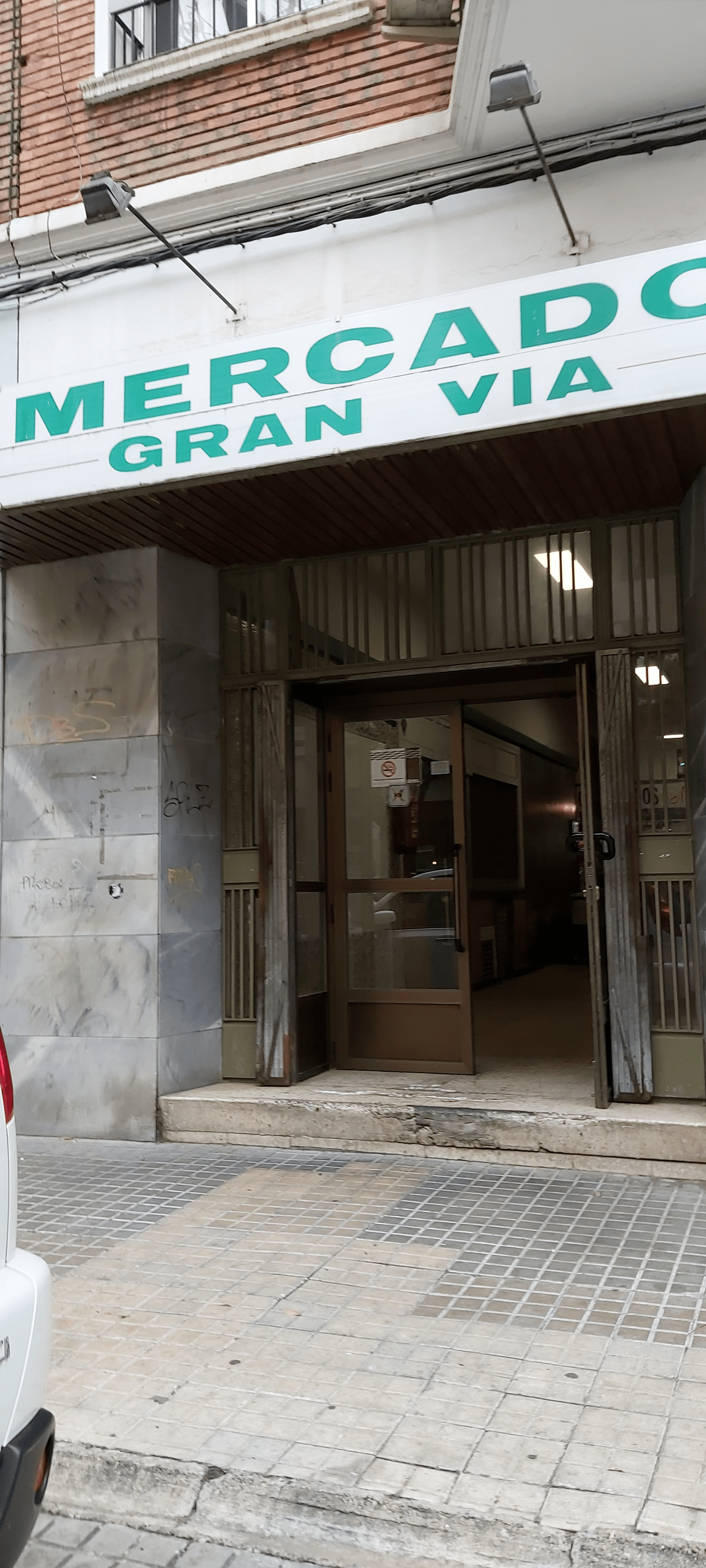 MERCADO GRANVIA EN LA MANZANA ENTRE AMBAS CALLES - ZARAGOZA